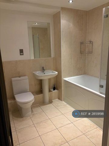 2 bedroom penthouse to rent - Photo 3