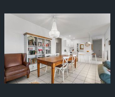 Spacious 4-Bedroom Coastal Home – Kawana Island Living - Photo 4