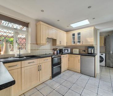 3 bedroom semi-detached house to rent - Photo 2