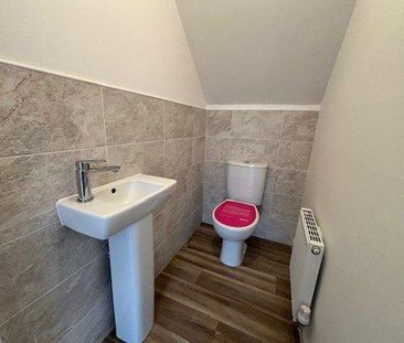 3 bedroom semi-detached house to rent - Photo 6