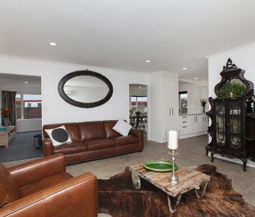 Charming 3BR Home by Hamilton Lake! - Photo 2