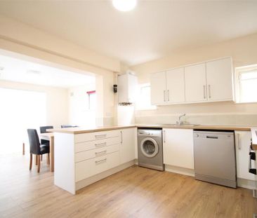 1 bedroom in a house share to rent - Photo 3