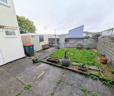 3 bedroom end of terrace house to rent - Photo 4