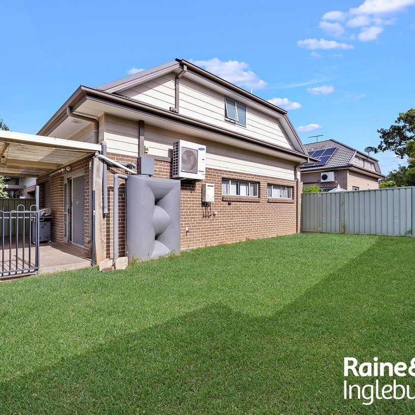 Modern Townhouse close to St Marys CBD - Photo 1