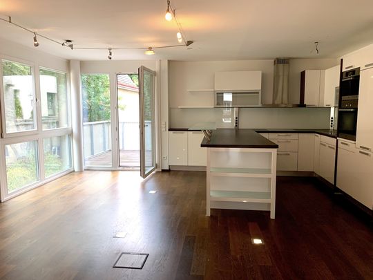 Helle 2,5 Zimmer Wohnung mit Grünblick! - Foto 1