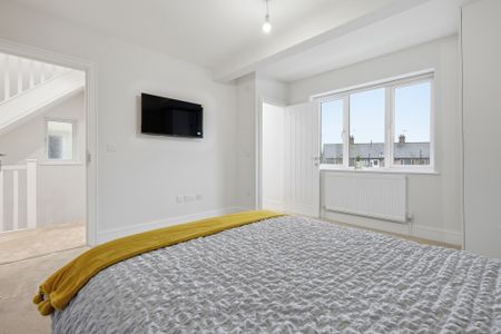 One-Bedroom House share - Photo 3