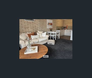 Neat 2 Bedroom Unit - Photo 2