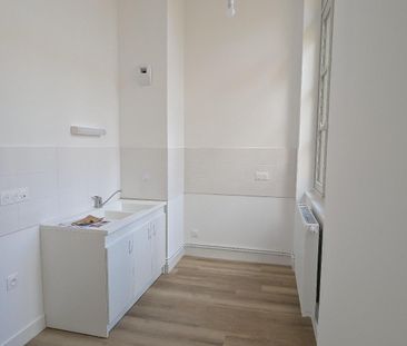 Location Appartement 3 pièces 59m² BORDEAUX 33000 - Photo 2
