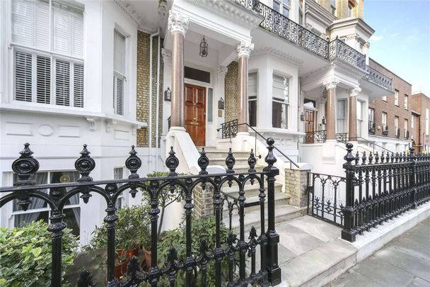 Raised ground floor apartment with its own front entrance - Photo 1