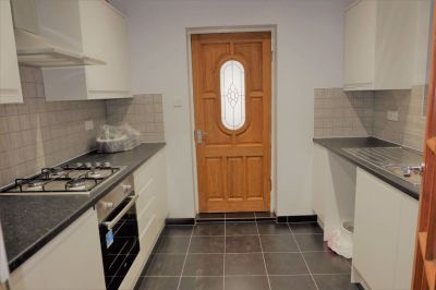 3 bedroom House in Eden Mount, Leeds - Photo 1