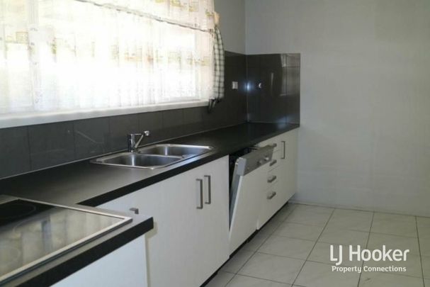 SPACIOUS THREE-BEDROOM HOME WITH AIR CONDITIONING & SIDE ACCESS - Photo 1