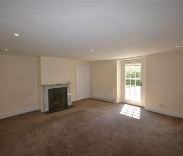 4 bedroom detached house to rent - Photo 2