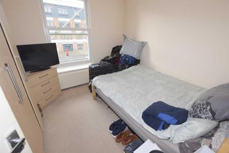 2 bedroom flat to rent - Photo 3