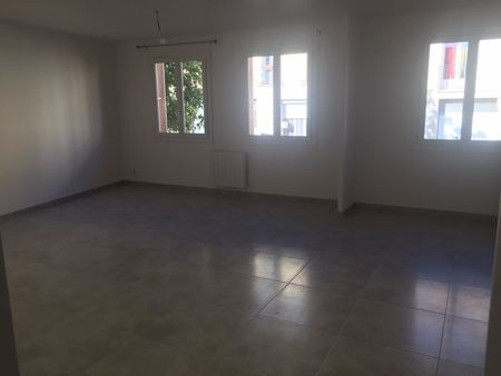 Appartement 3 pièces non meublé de 80m² à Elne - 680€ C.C. - Photo 2