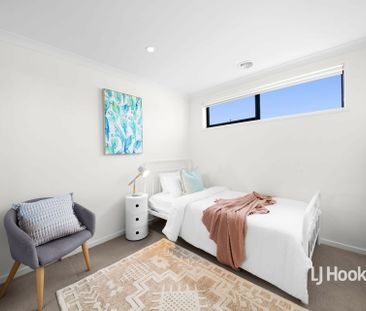 24 Palmerston Walk, Werribee VIC, Belconnen - Photo 2