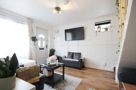 1 bedroom semi-detached house to rent - Photo 3