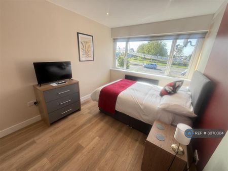 1 bedroom in a house share to rent - Photo 4