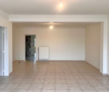 Ruim appartement met 2 slaapkamers, balkon + optionele garage. - Photo 1