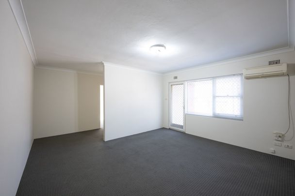 Tidy 2 Bedroom Unit - Photo 1
