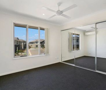 “Well positioned Townhouse” - Photo 4