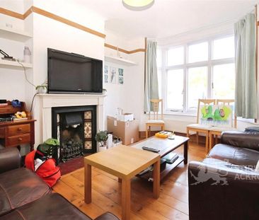 4 bedroom semi-detached house to rent - Photo 5