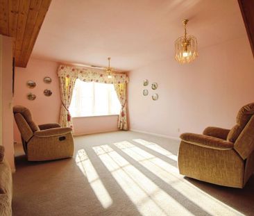 3 bedroom semi-detached house to rent - Photo 1