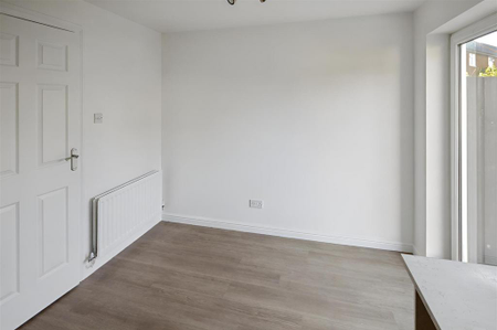 2 bedroom semi-detached house to rent - Photo 3