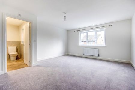 4 bedroom detached house to rent - Photo 4