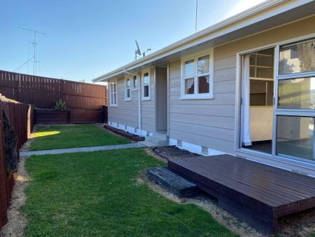 Neat and Tidy Three Bedroom - Photo 3