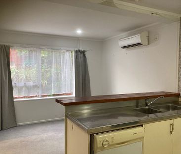 Chic 2 bedroom Townhouse - Te Aro Gem! - Photo 6