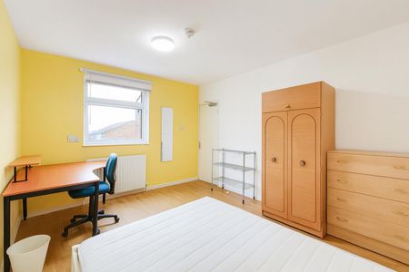 8 bedroom Flat To Let Total Size: 2918 SQ FT - Photo 2