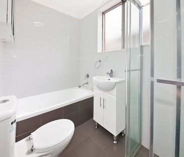 Renovated Two Bedroom Apartment - Photo 4