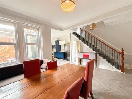 4 bedroom terraced house to rent - Photo 5