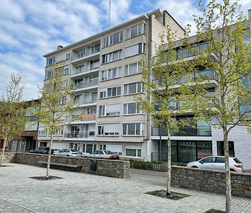 Lichtrijk, gerenoveerd en gemeubeld appartement nabij station - Foto 1