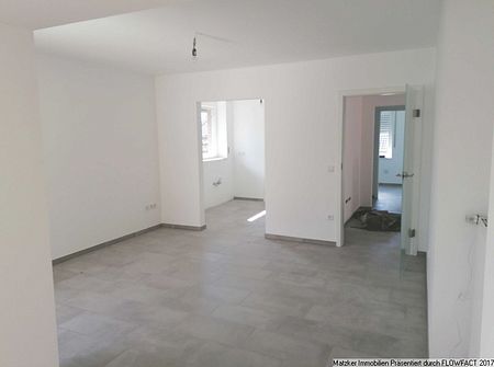 Erstbezug nach Sanierung! Großzügige 3-Zimmerwohnung! - Photo 2