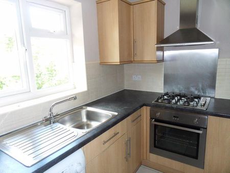 3 bedroom flat to rent - Photo 5