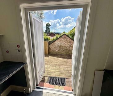 3 bedroom maisonette to rent - Photo 2
