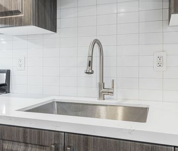 For Lease - 72B Dunning Avenue, Aurora, Ontario - Photo 3