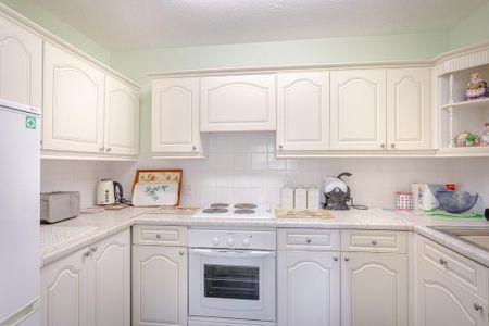 2 bedroom retirement property to rent - Photo 4
