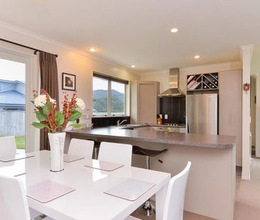 31 McEwen Crescent, Riverstone Terraces - Photo 2