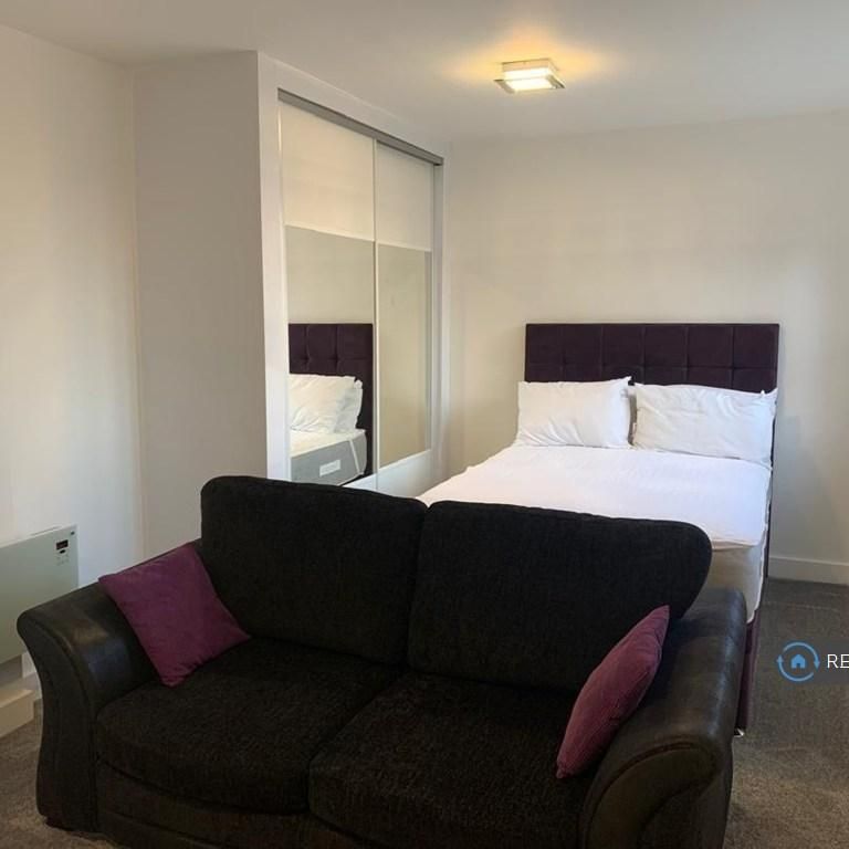 Studio to rent - Photo 1