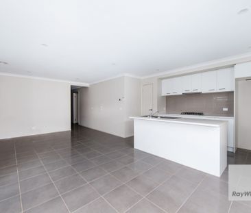 Contemporary Living with Room for the Whole Family - Photo 4