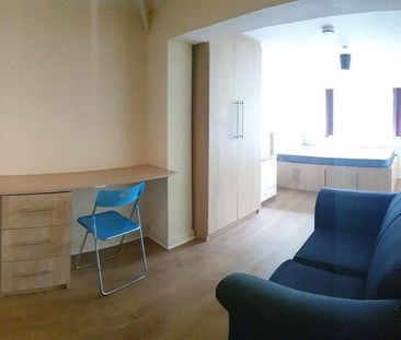 6 bedroom house to rent - Photo 3