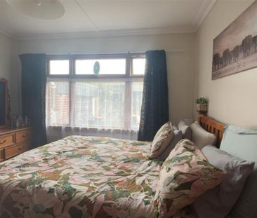 68 Lees Street, Gladstone - Photo 1