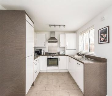 3 bedroom semi-detached house to rent - Photo 1