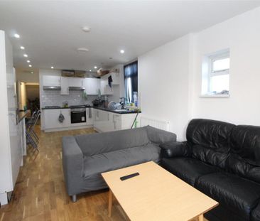 8 bedroom house to rent - Photo 1