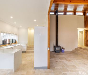 BEAUTIFUL SPACIOUS 3 BEDROOM HOME! - Photo 3