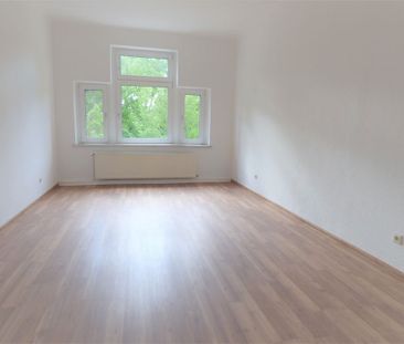 Leutzsch - Schöne 3 Zi.- Whg., Gäste WC, Loggia, frisch saniert! - Foto 2