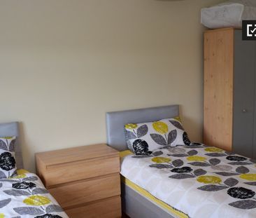Twin bedroom in shared apartment in Clondalkin, Dublin - Photo 1