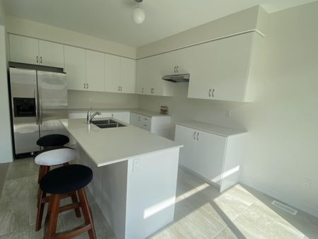 For Lease - 36 Rochester Drive, Barrie, Ontario - Photo 3